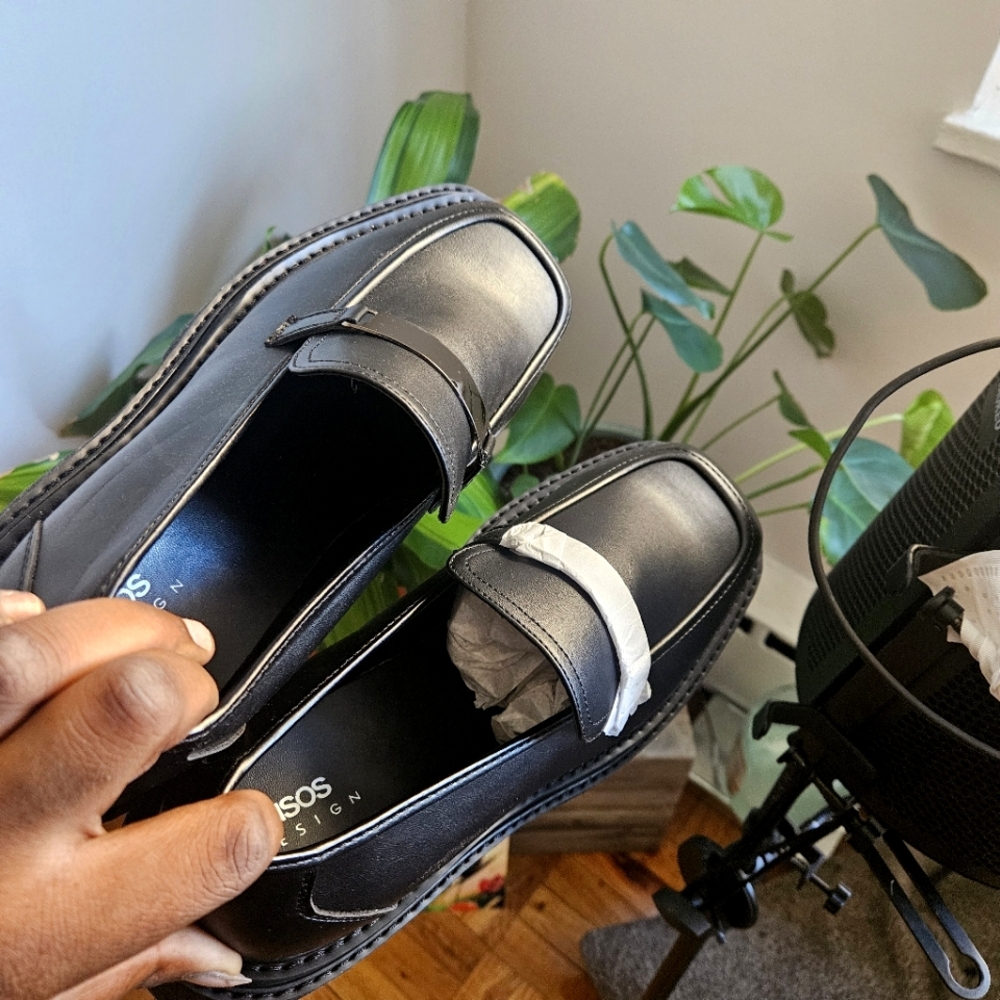 Men's 12 Black Loafers! (Women's 13W)